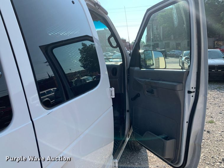 image for item LH9700 2002 Ford E350 Super Duty  van