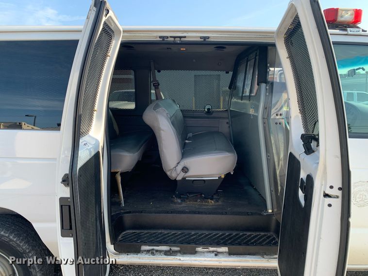 image for item LH9700 2002 Ford E350 Super Duty  van