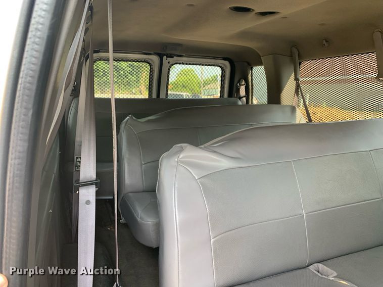 image for item LH9700 2002 Ford E350 Super Duty  van