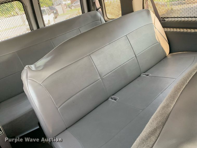 image for item LH9700 2002 Ford E350 Super Duty  van