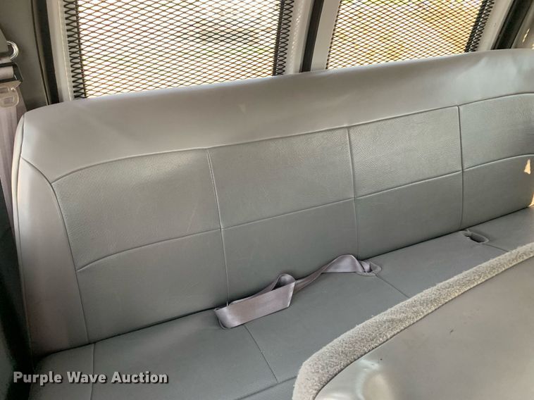 image for item LH9700 2002 Ford E350 Super Duty  van