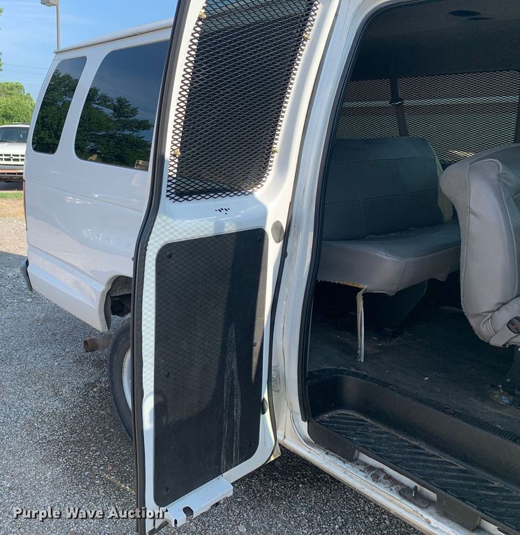 image for item LH9700 2002 Ford E350 Super Duty  van