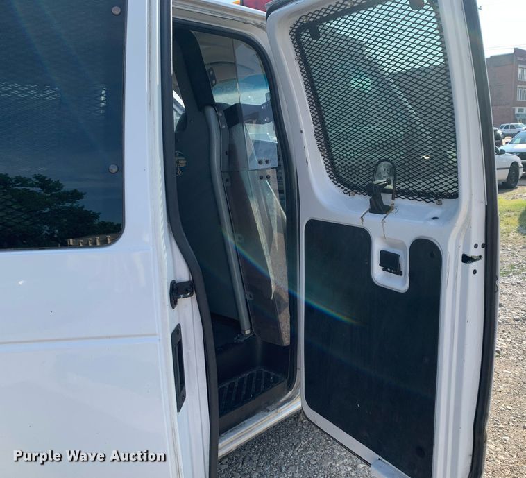 image for item LH9700 2002 Ford E350 Super Duty  van
