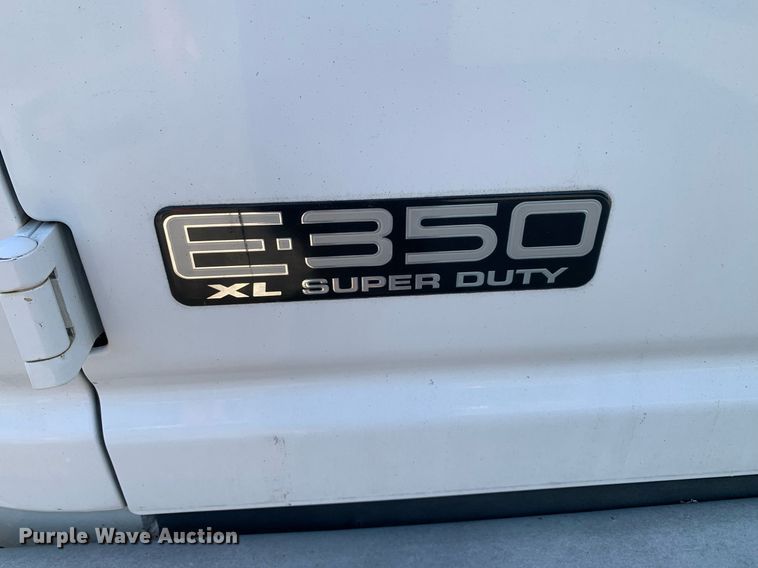 image for item LH9700 2002 Ford E350 Super Duty  van