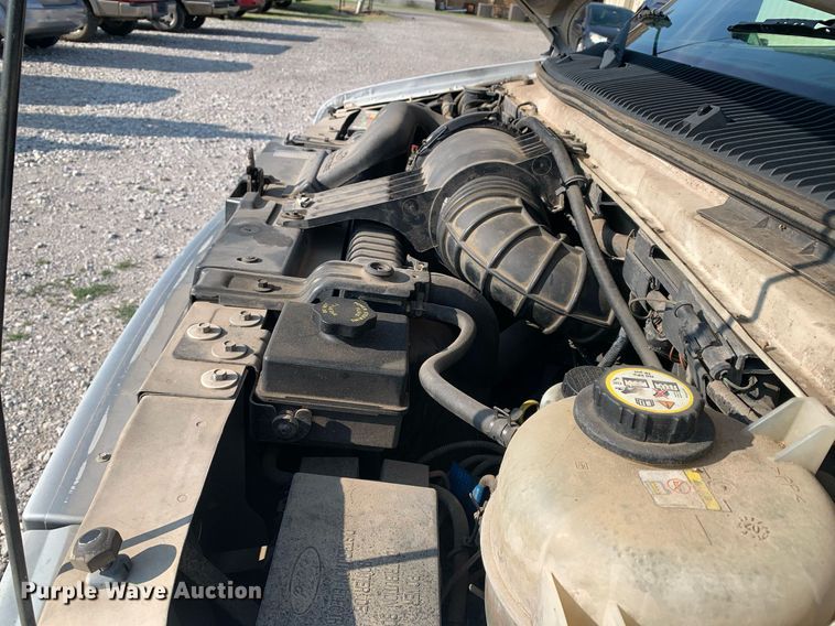 image for item LH9700 2002 Ford E350 Super Duty  van