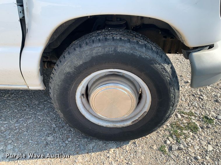 image for item LH9700 2002 Ford E350 Super Duty  van