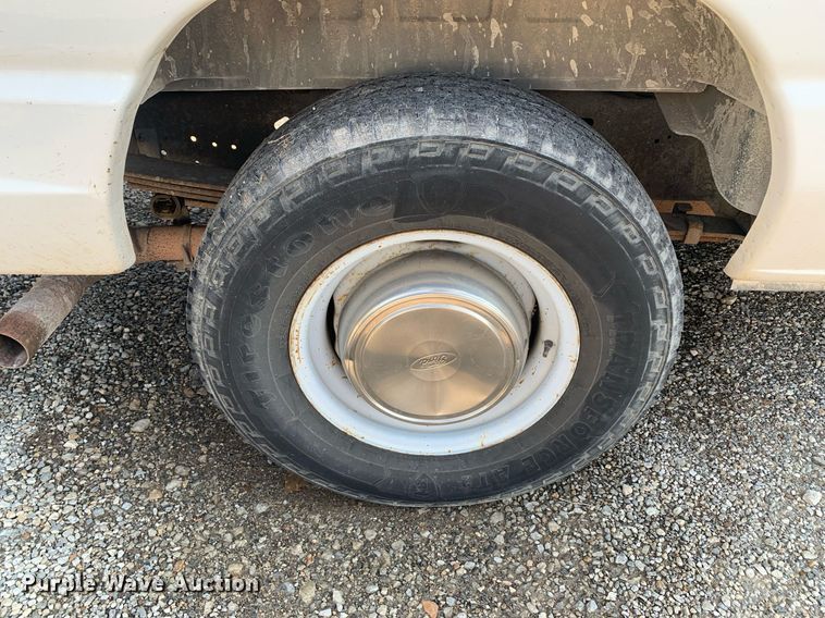 image for item LH9700 2002 Ford E350 Super Duty  van