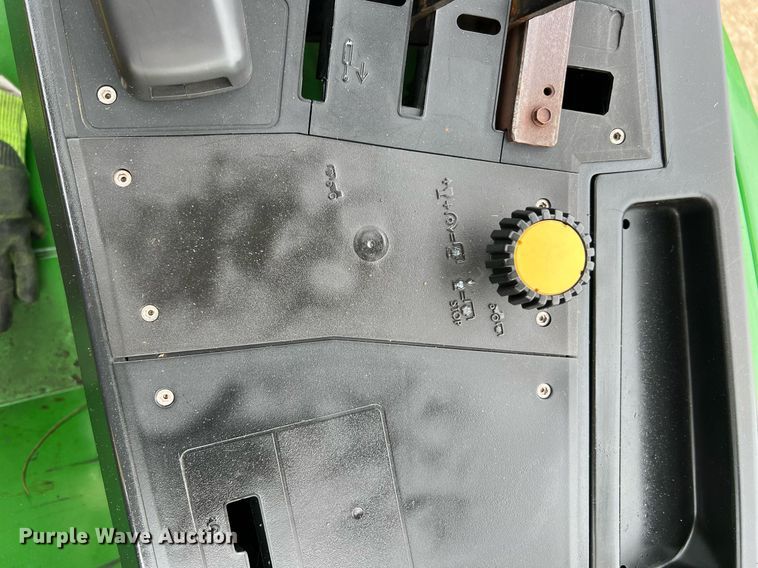 image for item LI9711 2006 John Deere 6615  MFWD tractor