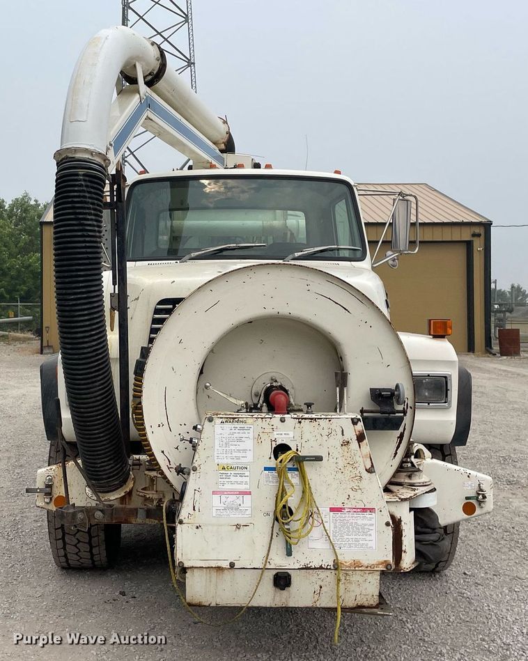 image for item LJ9771 1993 Ford LN8000  sewer jetter truck
