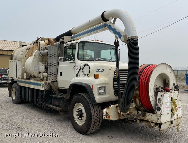image for item LJ9771 1993 Ford LN8000  sewer jetter truck
