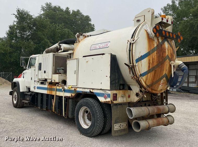 image for item LJ9771 1993 Ford LN8000  sewer jetter truck