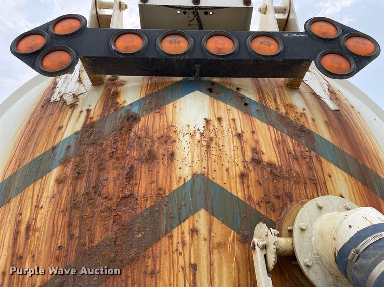 image for item LJ9771 1993 Ford LN8000  sewer jetter truck