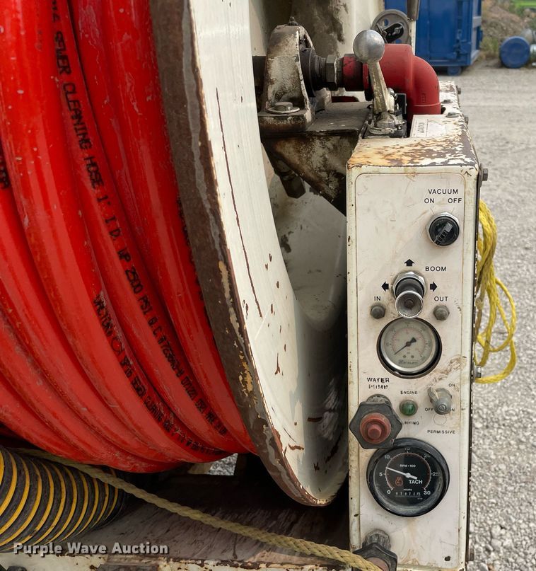 image for item LJ9771 1993 Ford LN8000  sewer jetter truck