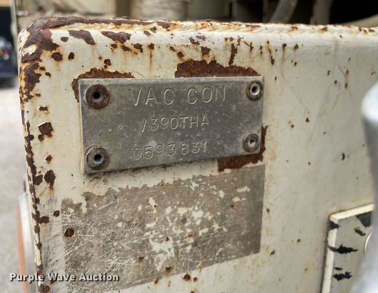 image for item LJ9771 1993 Ford LN8000  sewer jetter truck