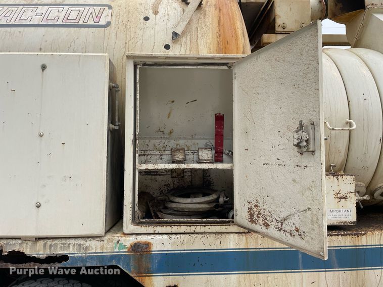 image for item LJ9771 1993 Ford LN8000  sewer jetter truck