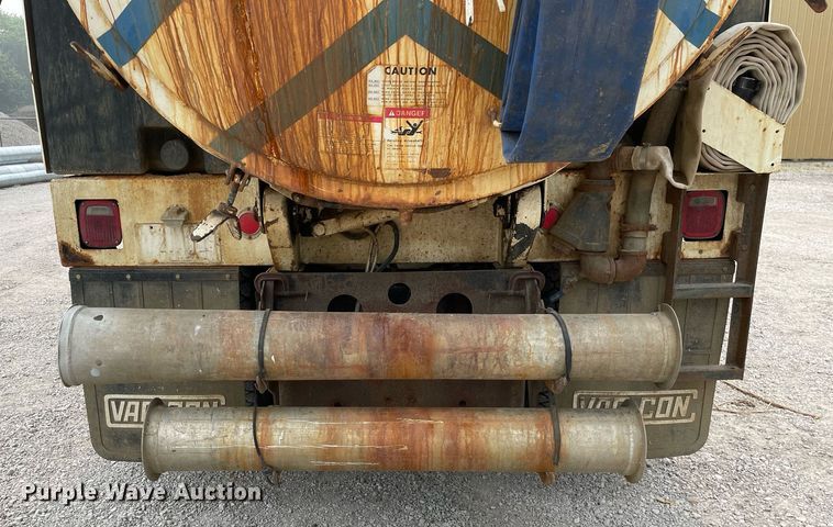 image for item LJ9771 1993 Ford LN8000  sewer jetter truck