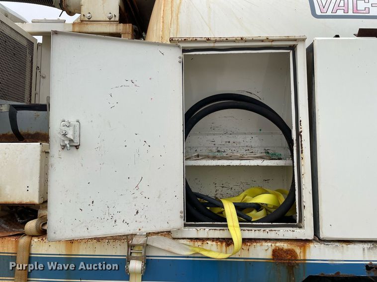 image for item LJ9771 1993 Ford LN8000  sewer jetter truck