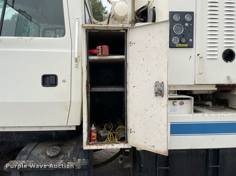 image for item LJ9771 1993 Ford LN8000  sewer jetter truck