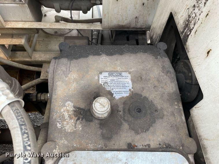 image for item LJ9771 1993 Ford LN8000  sewer jetter truck