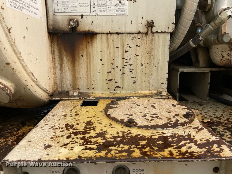 image for item LJ9771 1993 Ford LN8000  sewer jetter truck