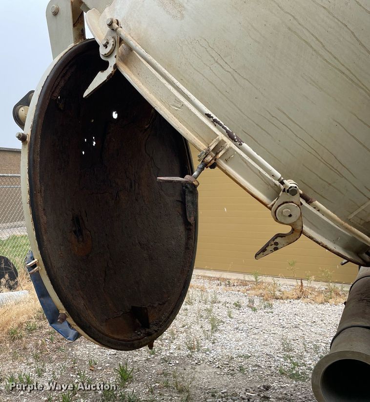 image for item LJ9771 1993 Ford LN8000  sewer jetter truck