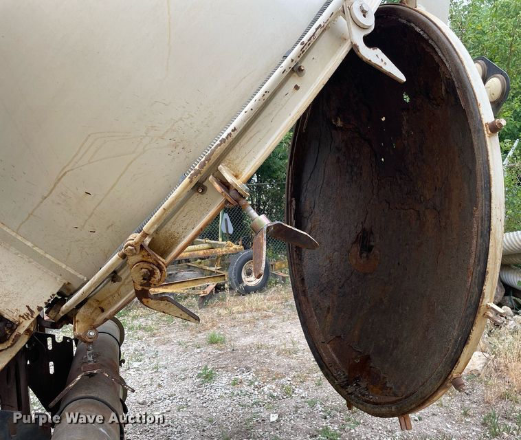 image for item LJ9771 1993 Ford LN8000  sewer jetter truck