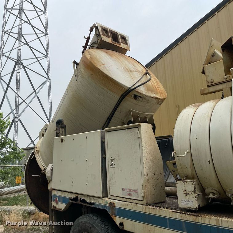 image for item LJ9771 1993 Ford LN8000  sewer jetter truck