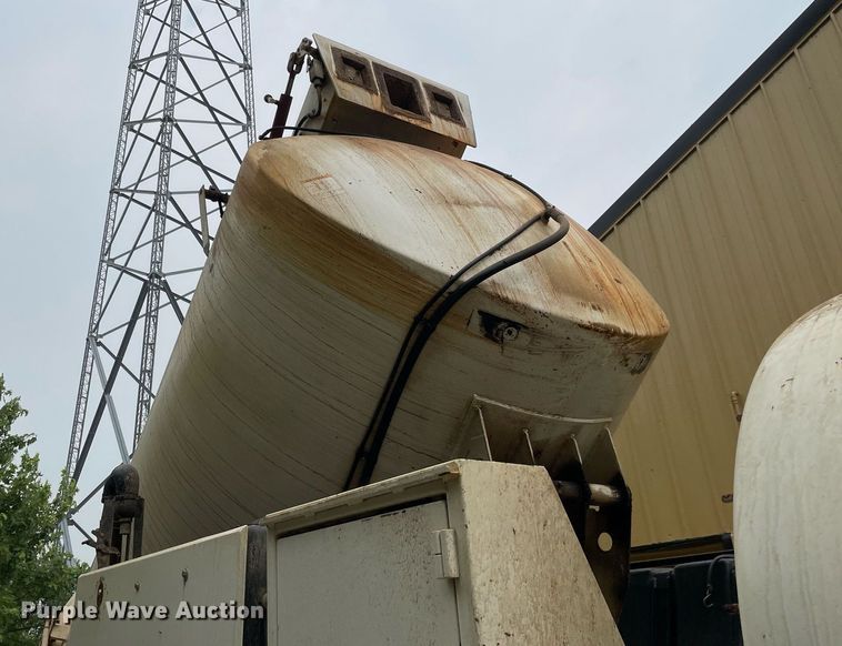 image for item LJ9771 1993 Ford LN8000  sewer jetter truck