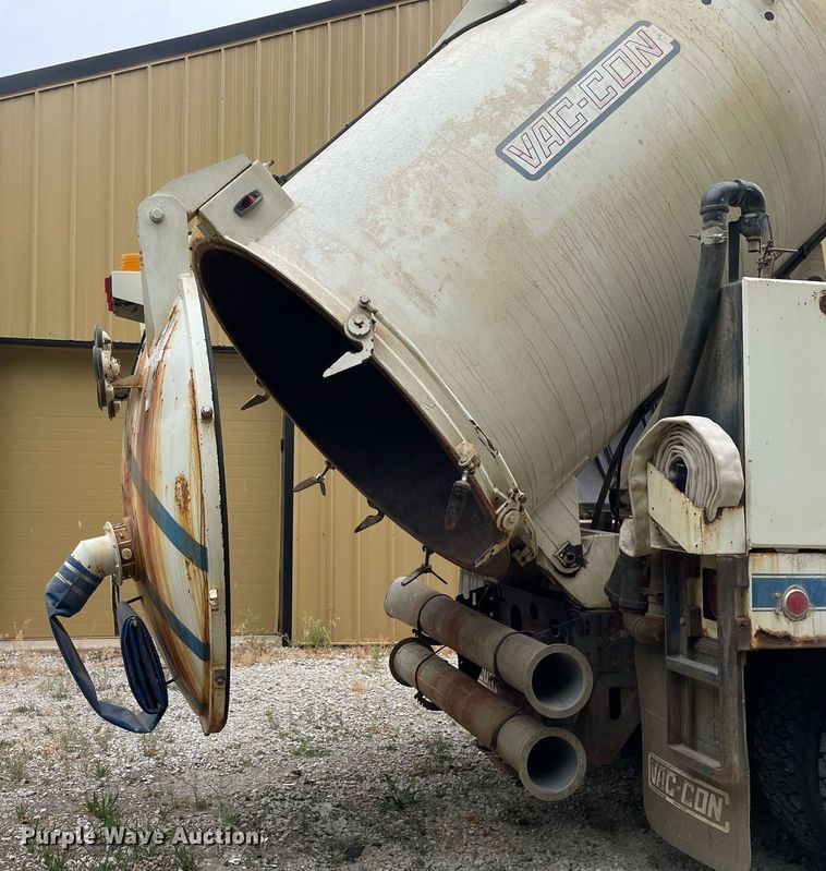 image for item LJ9771 1993 Ford LN8000  sewer jetter truck