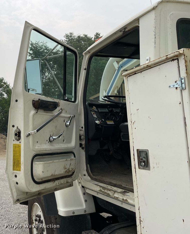 image for item LJ9771 1993 Ford LN8000  sewer jetter truck