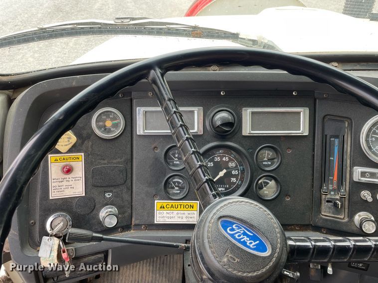 image for item LJ9771 1993 Ford LN8000  sewer jetter truck