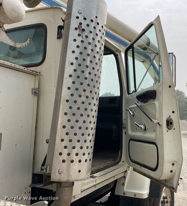 image for item LJ9771 1993 Ford LN8000  sewer jetter truck