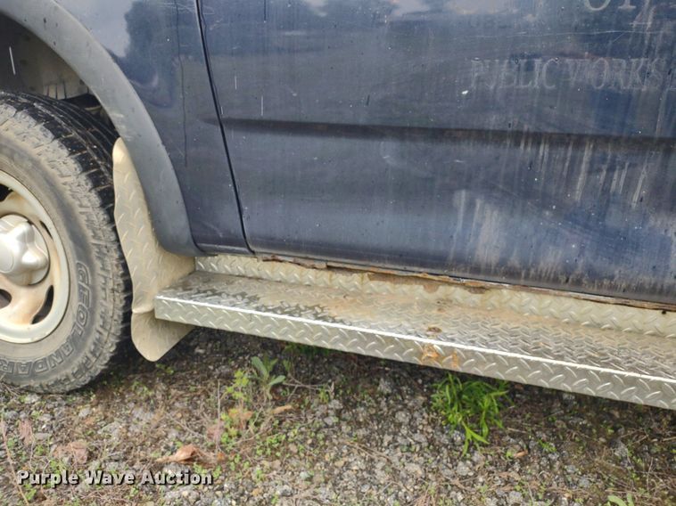 image for item LL9188 2003 Ford F150 XL  pickup truck