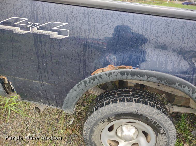 image for item LL9188 2003 Ford F150 XL  pickup truck