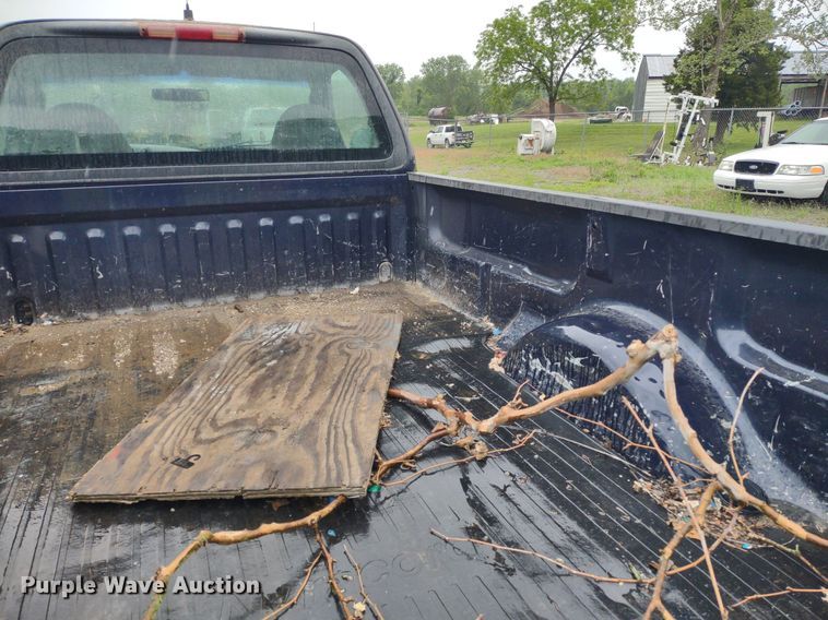 image for item LL9188 2003 Ford F150 XL  pickup truck