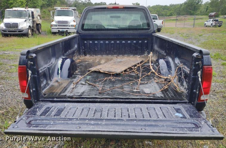 image for item LL9188 2003 Ford F150 XL  pickup truck