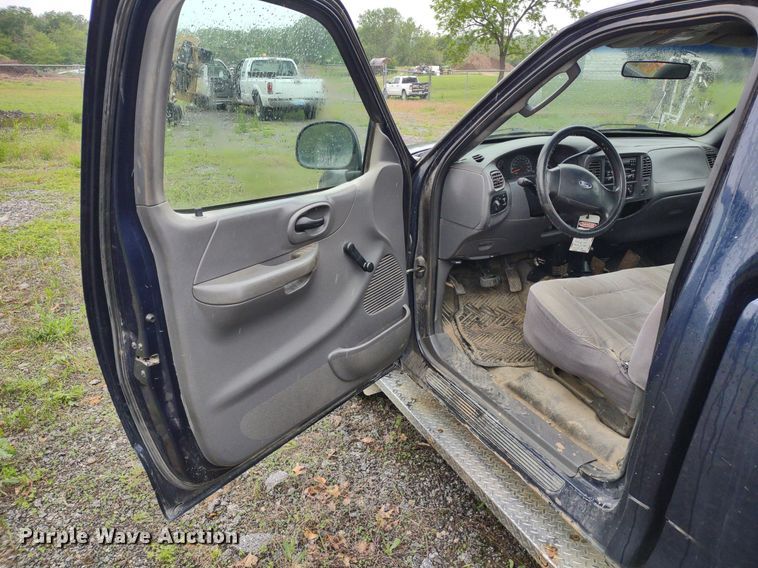 image for item LL9188 2003 Ford F150 XL  pickup truck