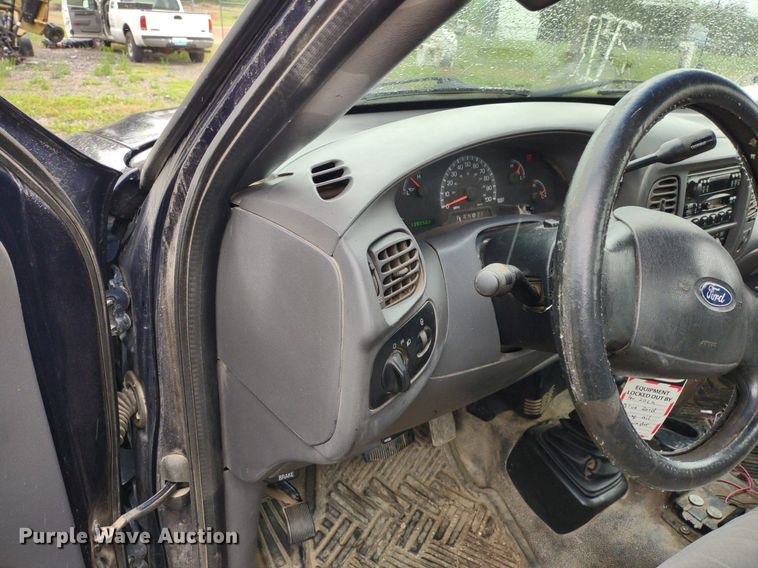 image for item LL9188 2003 Ford F150 XL  pickup truck