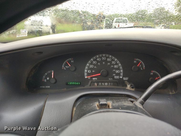 image for item LL9188 2003 Ford F150 XL  pickup truck