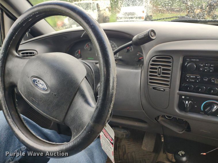 image for item LL9188 2003 Ford F150 XL  pickup truck