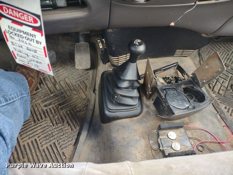 image for item LL9188 2003 Ford F150 XL  pickup truck