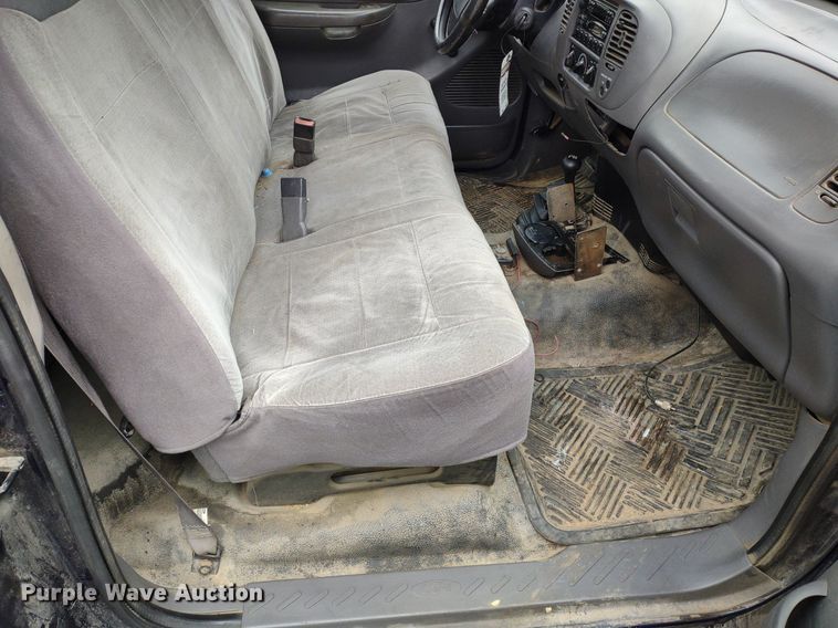 image for item LL9188 2003 Ford F150 XL  pickup truck