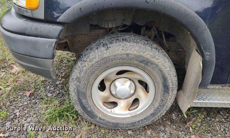 image for item LL9188 2003 Ford F150 XL  pickup truck