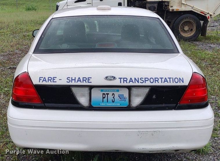 image for item LL9189 2007 Ford Crown Victoria Police Interceptor