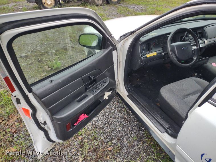 image for item LL9189 2007 Ford Crown Victoria Police Interceptor