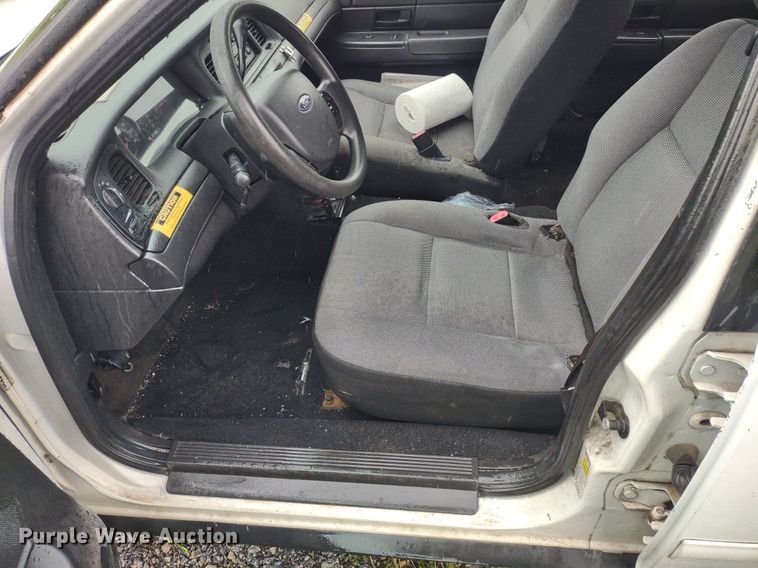 image for item LL9189 2007 Ford Crown Victoria Police Interceptor