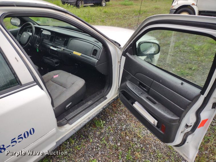 image for item LL9189 2007 Ford Crown Victoria Police Interceptor