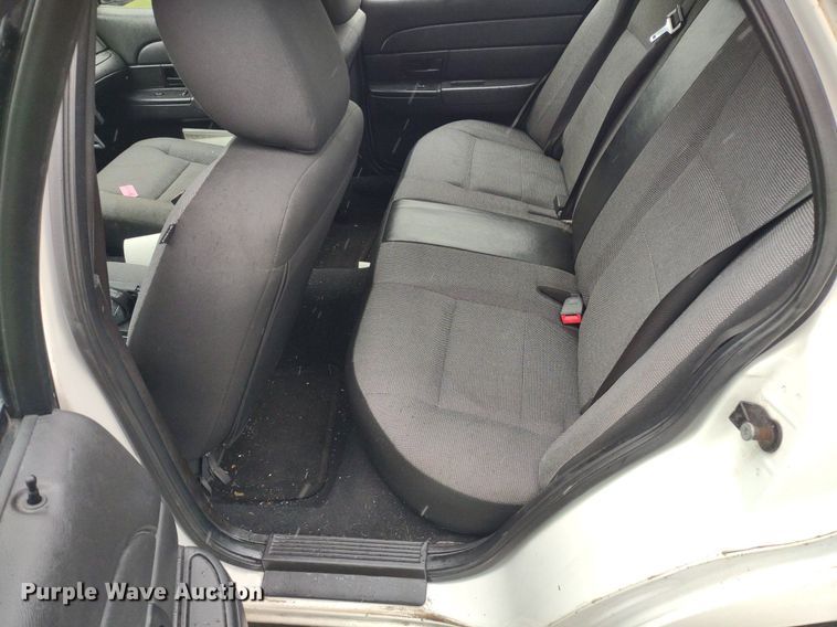 image for item LL9189 2007 Ford Crown Victoria Police Interceptor