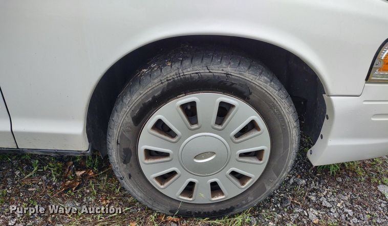 image for item LL9189 2007 Ford Crown Victoria Police Interceptor