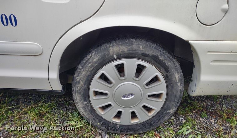 image for item LL9189 2007 Ford Crown Victoria Police Interceptor